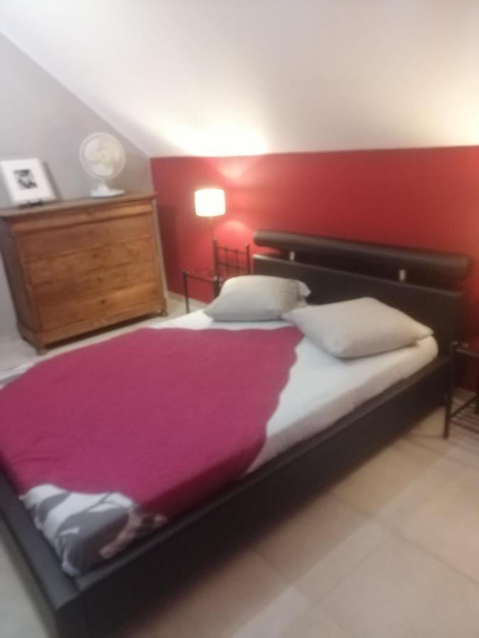 Gite Appartement "Le Bel Etage" Jacuzzi Piscine 6 Personnes Godinne Exterior photo