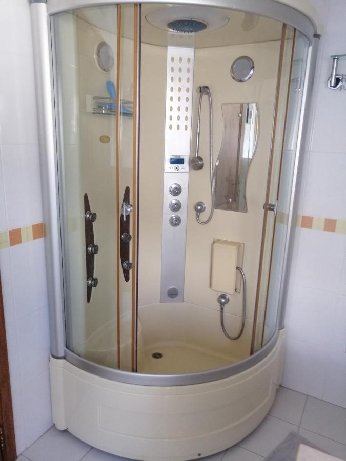 Gite Appartement "Le Bel Etage" Jacuzzi Piscine 6 Personnes Godinne Exterior photo